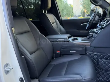 Toyota Land Cruiser 2023 года за 55 000 000 тг. в Астана – фото 12