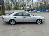 Mercedes-Benz E 240 1997 годаүшін3 100 000 тг. в Бауыржана Момышулы – фото 2