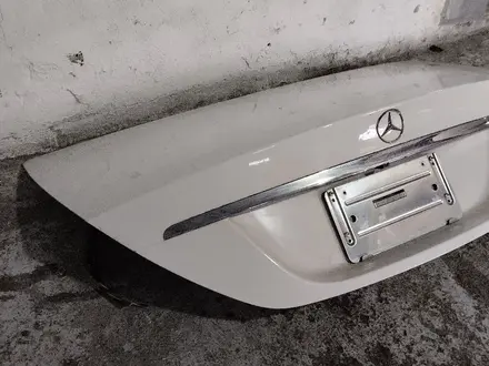 Крышка багажника Mercedes benz CLS w219 за 40 000 тг. в Караганда – фото 2
