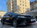 Toyota Camry 2021 года за 17 000 000 тг. в Караганда