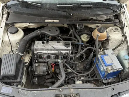 Volkswagen Golf 1993 года за 750 000 тг. в Семей – фото 4