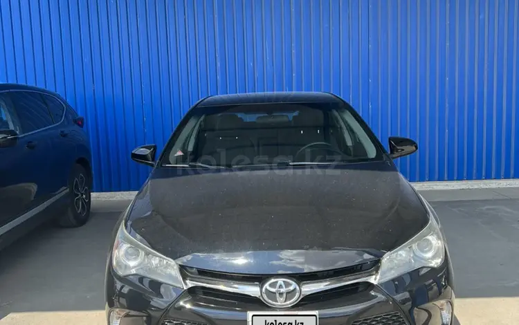 Toyota Camry 2017 года за 7 800 000 тг. в Атырау