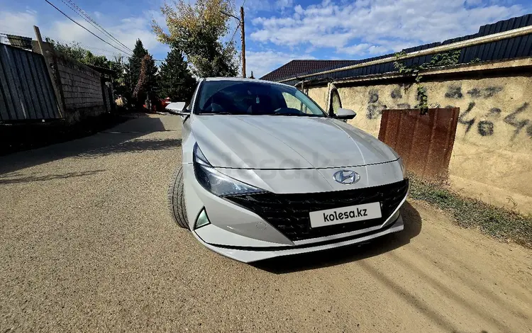 Hyundai Elantra 2022 годаүшін8 050 000 тг. в Алматы