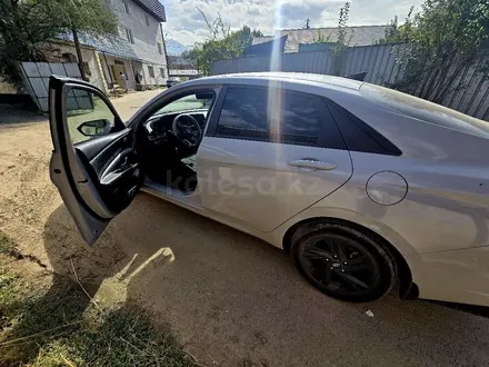 Hyundai Elantra 2022 года за 8 050 000 тг. в Алматы – фото 3
