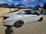Hyundai Elantra 2022 года за 8 050 000 тг. в Алматы – фото 4