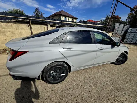 Hyundai Elantra 2022 года за 8 050 000 тг. в Алматы – фото 4
