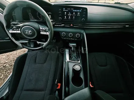 Hyundai Elantra 2022 года за 8 050 000 тг. в Алматы – фото 9