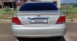 Toyota Camry 2005 годаүшін7 000 000 тг. в Актобе – фото 4