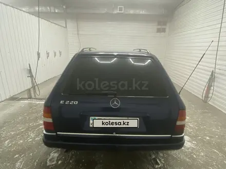 Mercedes-Benz E 220 1995 года за 2 200 000 тг. в Караганда – фото 5