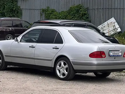 Mercedes-Benz E 320 1998 года за 4 250 000 тг. в Алматы