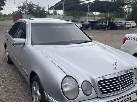 Mercedes-Benz E 320 1998 года за 4 250 000 тг. в Алматы – фото 2