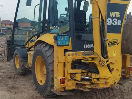 Komatsu  WB93R-5 2011 года за 19 800 000 тг. в Алматы – фото 4