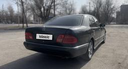 Mercedes-Benz E 230 1997 года за 2 000 000 тг. в Караганда – фото 2