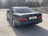 Mercedes-Benz E 230 1997 года за 2 100 000 тг. в Караганда – фото 3