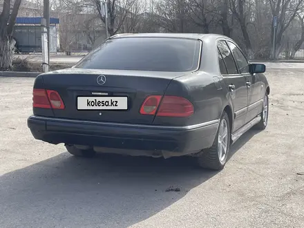 Mercedes-Benz E 230 1997 года за 2 100 000 тг. в Караганда