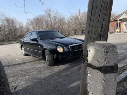 Mercedes-Benz E 230 1997 года за 2 100 000 тг. в Караганда – фото 6