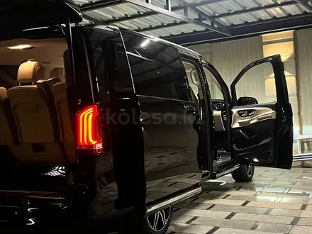 Mercedes-Benz V 250 2022 года за 50 000 000 тг. в Алматы – фото 24