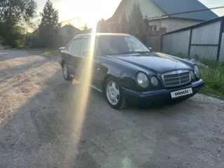 Mercedes-Benz E 230