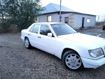 Mercedes-Benz E 220 1994 года за 2 100 000 тг. в Семей