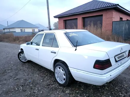 Mercedes-Benz E 220 1994 года за 2 100 000 тг. в Семей – фото 6