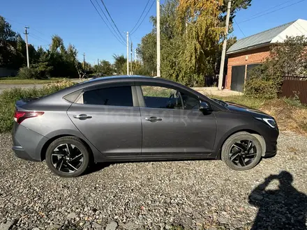 Hyundai Accent 2022 года за 9 300 000 тг. в Костанай – фото 4