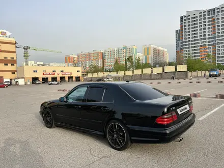 Mercedes-Benz E 430 1997 года за 2 700 000 тг. в Алматы – фото 7