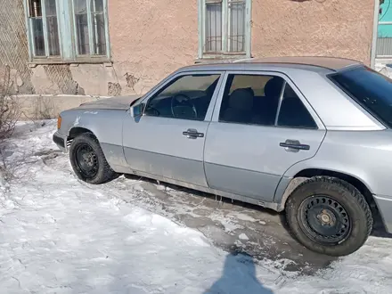 Mercedes-Benz E 250 1991 года за 1 000 000 тг. в Караганда – фото 2