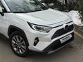 Toyota RAV4 2020 года за 18 200 000 тг. в Алматы – фото 4