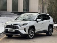 Toyota RAV4 2020 года за 18 200 000 тг. в Алматы