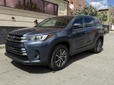 Toyota Highlander 2019 года за 19 500 000 тг. в Семей