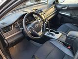 Toyota Camry 2014 года за 8 300 000 тг. в Астана – фото 2