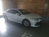 Toyota Camry 2023 года за 18 200 000 тг. в Атырау