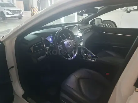 Toyota Camry 2023 года за 18 200 000 тг. в Атырау – фото 4