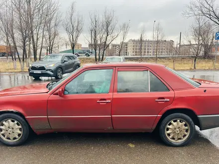 Mercedes-Benz E 230 1991 года за 800 000 тг. в Караганда – фото 3