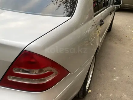 Mercedes-Benz C 200 2002 года за 4 750 000 тг. в Петропавловск – фото 11