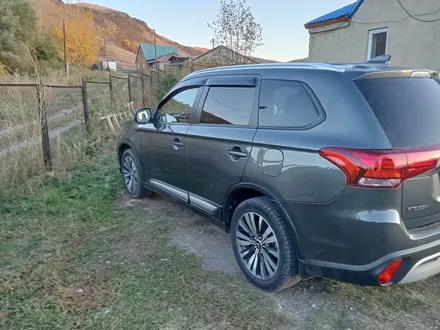 Mitsubishi Outlander 2019 года за 10 724 000 тг. в Усть-Каменогорск – фото 2