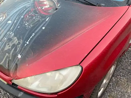 Peugeot 206 2004 года за 1 200 000 тг. в Актобе – фото 2