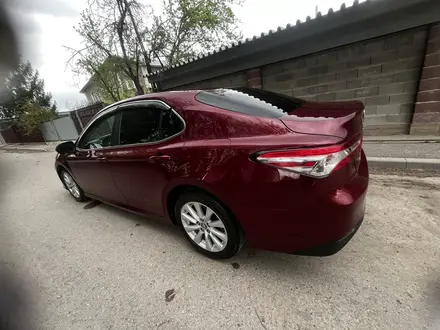 Toyota Camry 2018 года за 12 300 000 тг. в Алматы – фото 23