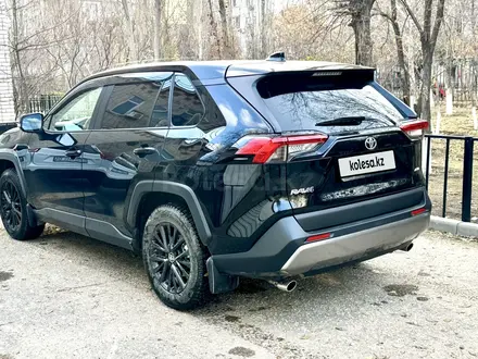 Toyota RAV4 2021 года за 16 500 000 тг. в Актобе