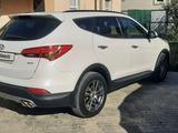 Hyundai Santa Fe 2014 годаүшін8 000 000 тг. в Атырау – фото 2