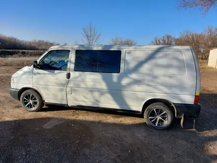 Volkswagen Transporter 2002 года за 5 000 000 тг. в Уральск – фото 2