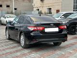 Toyota Camry 2021 года за 14 500 000 тг. в Актобе – фото 4