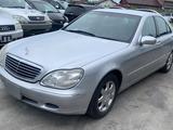 Дверь передняя Mercedes-Benz W220 S-class (Оригинал) за 45 000 тг. в Астана