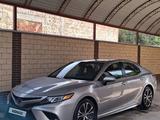 Toyota Camry 2020 года за 13 300 000 тг. в Жетысай – фото 2