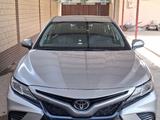 Toyota Camry 2020 года за 13 300 000 тг. в Жетысай