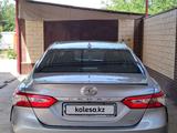 Toyota Camry 2020 года за 13 300 000 тг. в Жетысай – фото 4