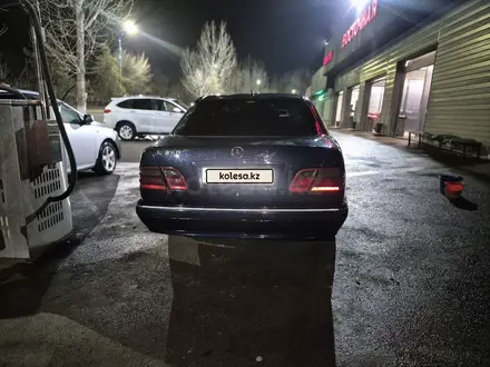 Mercedes-Benz E 280 2001 года за 4 000 000 тг. в Алматы – фото 4