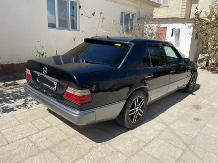 Mercedes-Benz E 300 1993 года за 1 400 000 тг. в Актау – фото 2