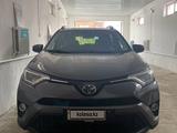 Toyota RAV4 2017 года за 9 000 000 тг. в Актобе