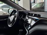 Toyota Camry 2020 года за 15 500 000 тг. в Шымкент – фото 2